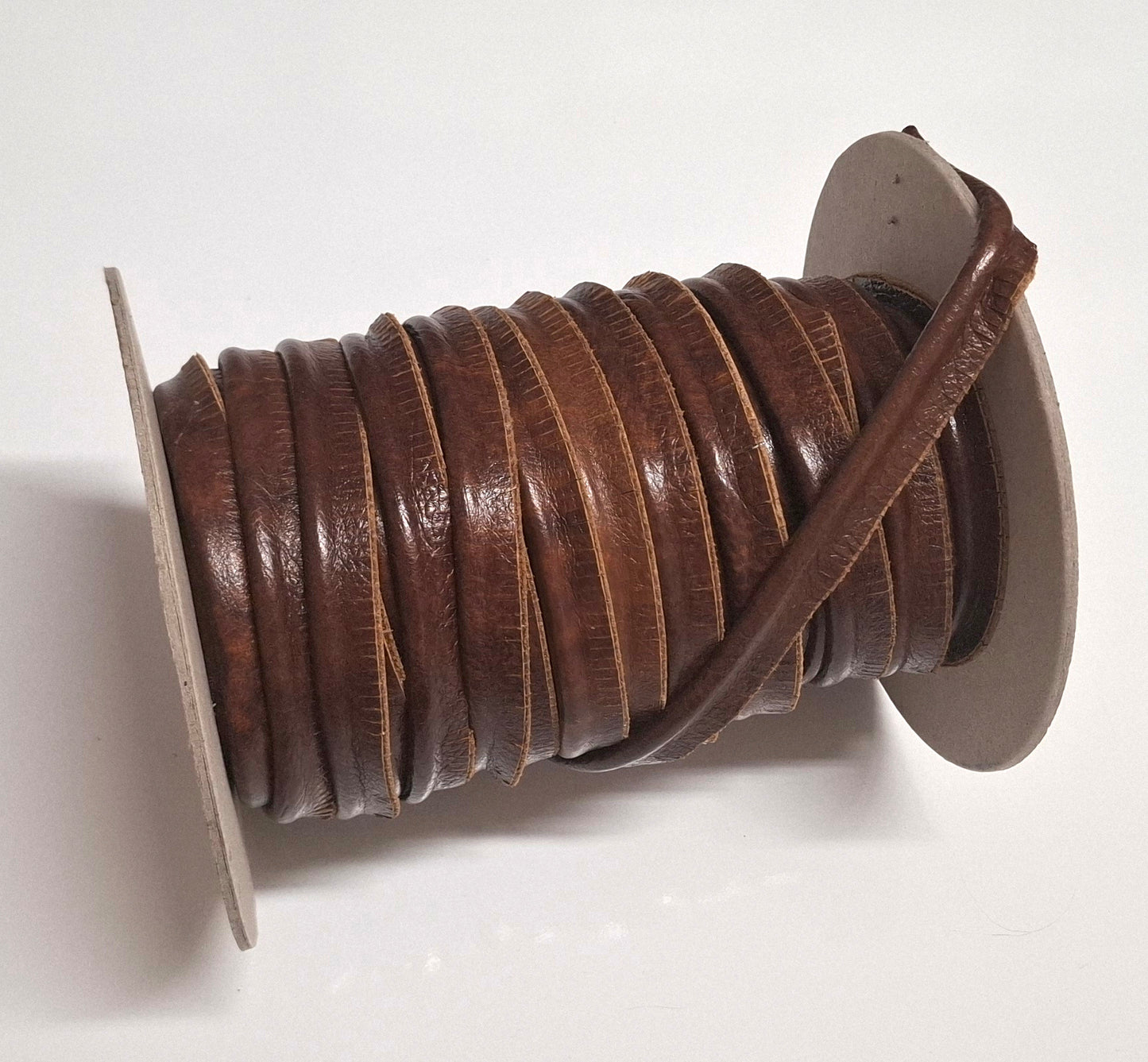 5/8" Round Cord Piping, Genuine Cowhide Leather in Brown Apostate (2 YDS) 3118XC - bold piping; upholstery piping; large cushions