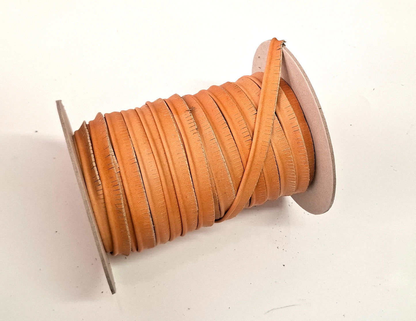 Cowhide Leather 1/2" Cord Piping in Dark Natural veg (2 yds) 3446XC