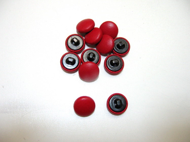 24 Line Cowhide Leather Covered Buttons in Red 12pc.