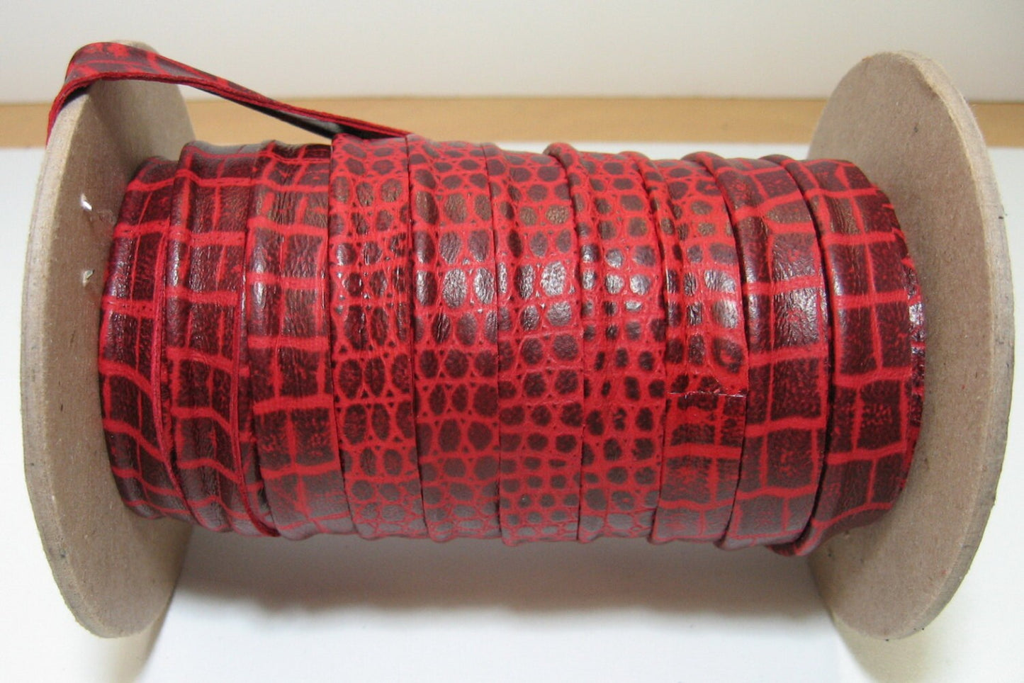 1/2" Lamb Leather Cord Piping in Red Croc (3 yds) 3277XL7