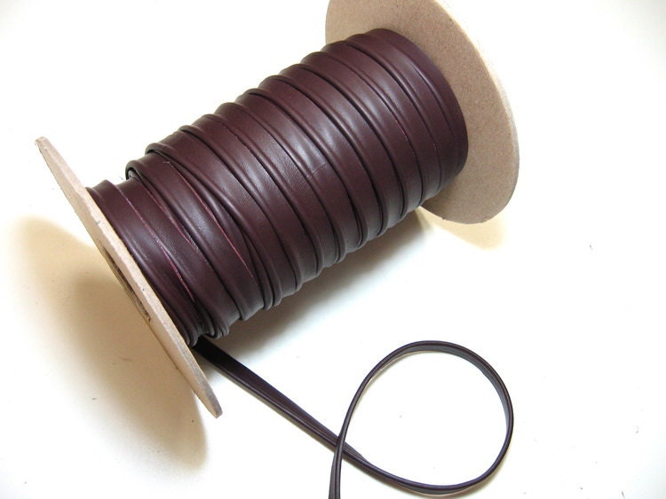 1/2" Cowhide Cord Piping in Burgundy (3 yds) 3277XD9
