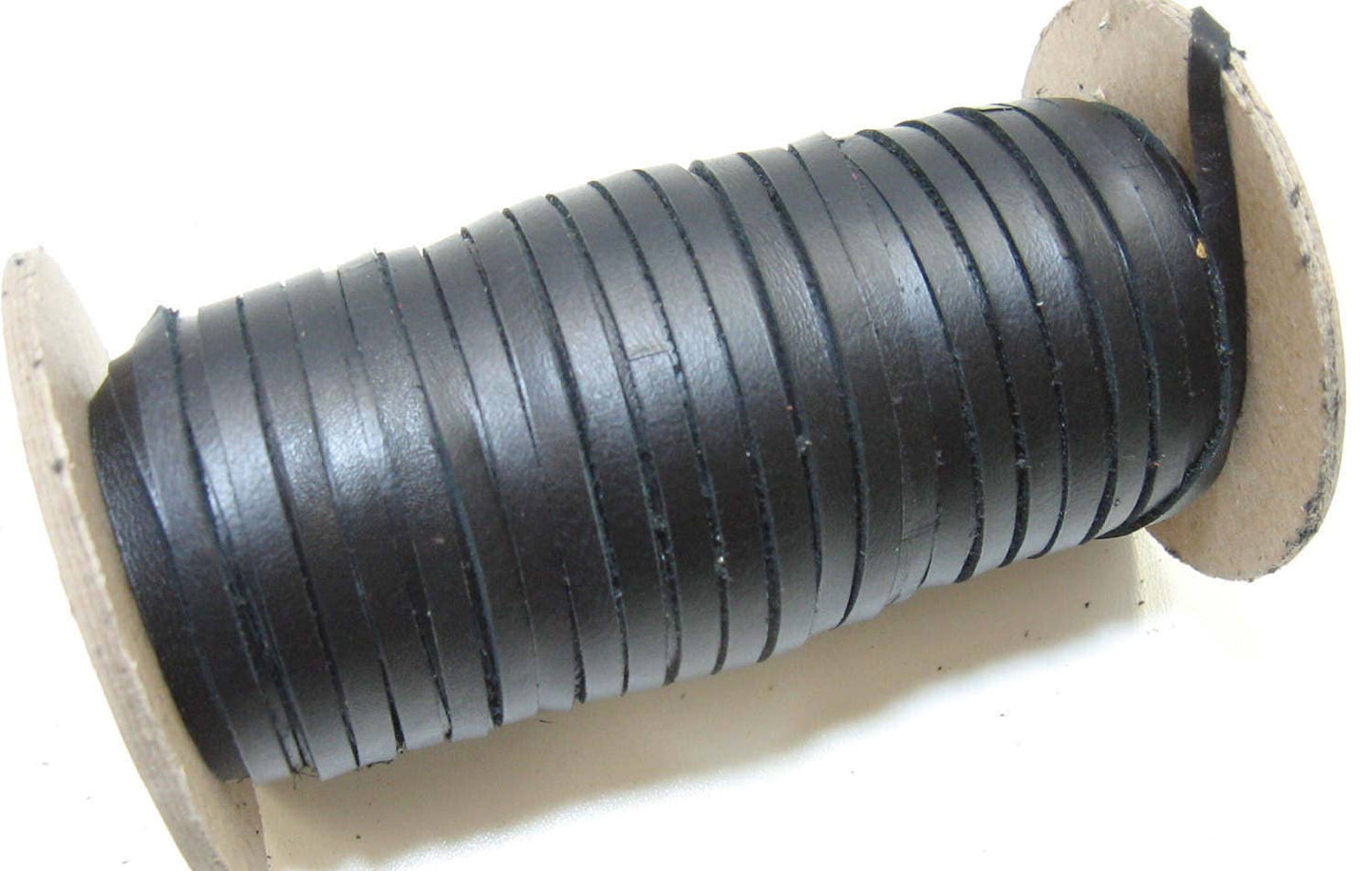 5/32" Flat Cowhide Lacing in Black Icelandic (10 yds) 0156NDE leather jewelry cord; leather lacing; dream catchers; leather crafts