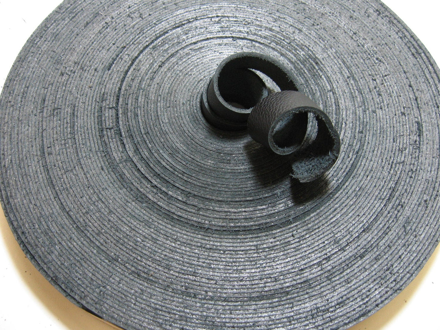 5/8" Flat Genuine Cowhide Leather Straps in Black Floater 0.080" thick (5 YDS) 0625NCF Tote bag handles, belts; heavy straps