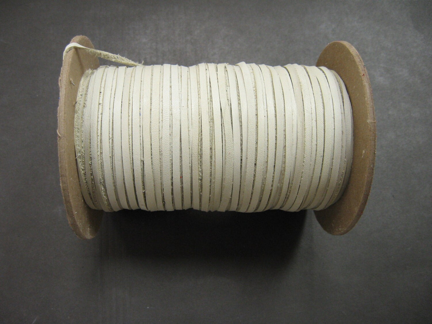 1/8" Flat Maple Lining Cowhide Leather Lacing (10 yds) 0125NDB - jewelry; dream catchers; tassels; DIY; fringe