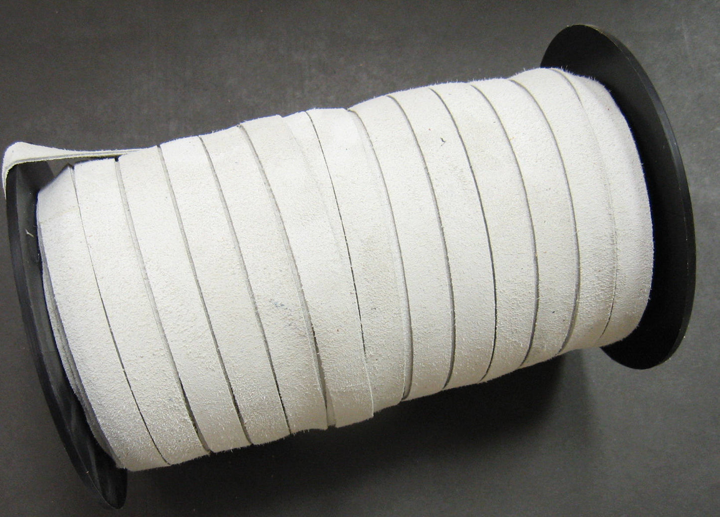 1/4" Flat, Lacing in Issy White Calf Split Suede (10 yds) 0250ND9 lacing leather string