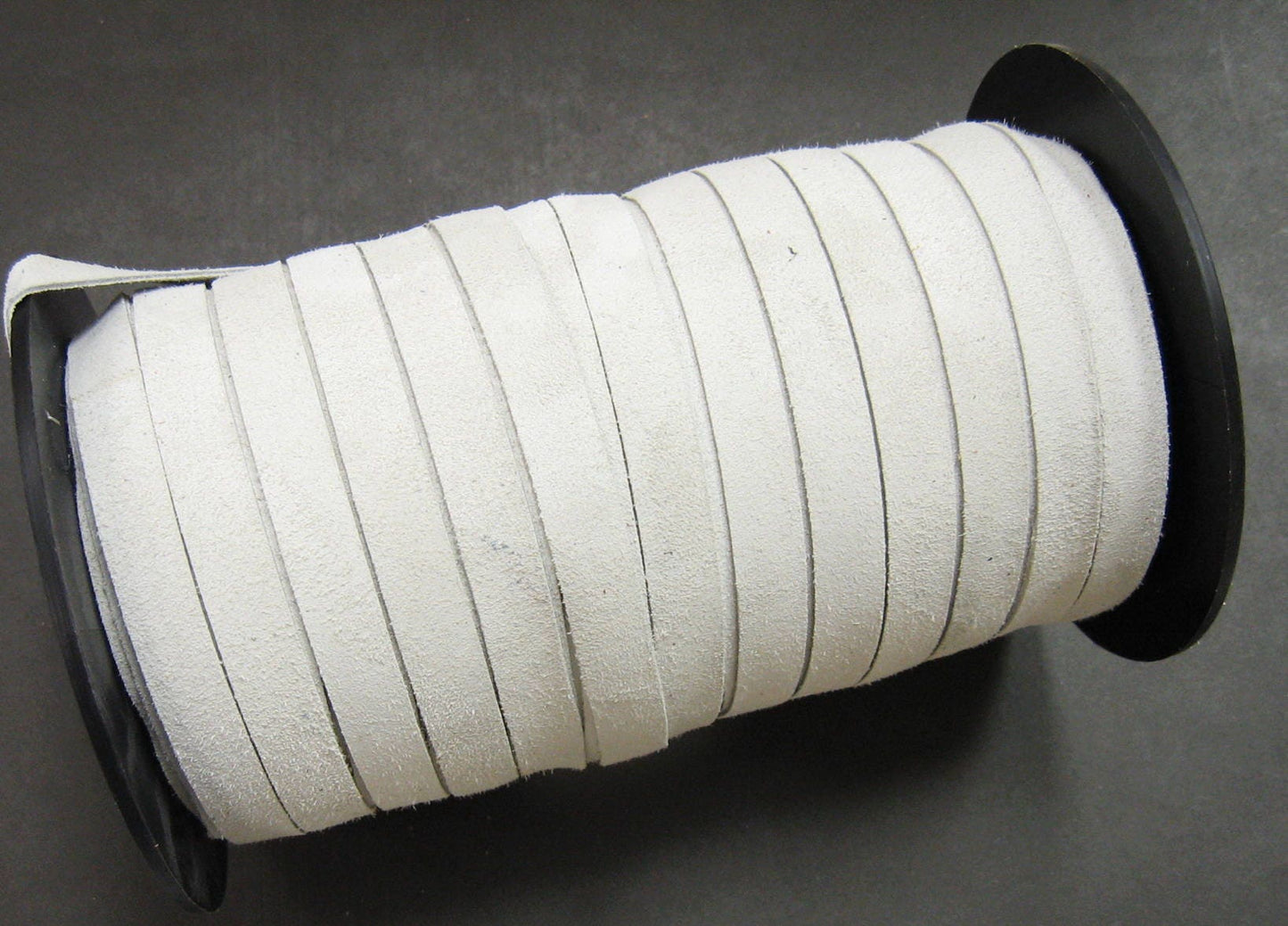 1/8" Flat, Lacing in Issy White Calf Split Suede (10 yds) 0125ND9 lacing leather string
