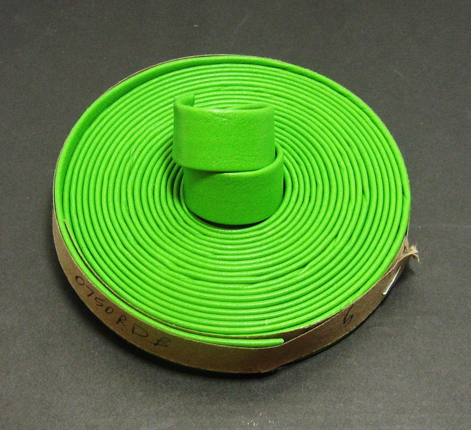 1" Folded & Reinforced, Cowhide Leather Strap in Bright Green (1 yd) 1000RDB Lime Green, Green Apple Smooth Issy