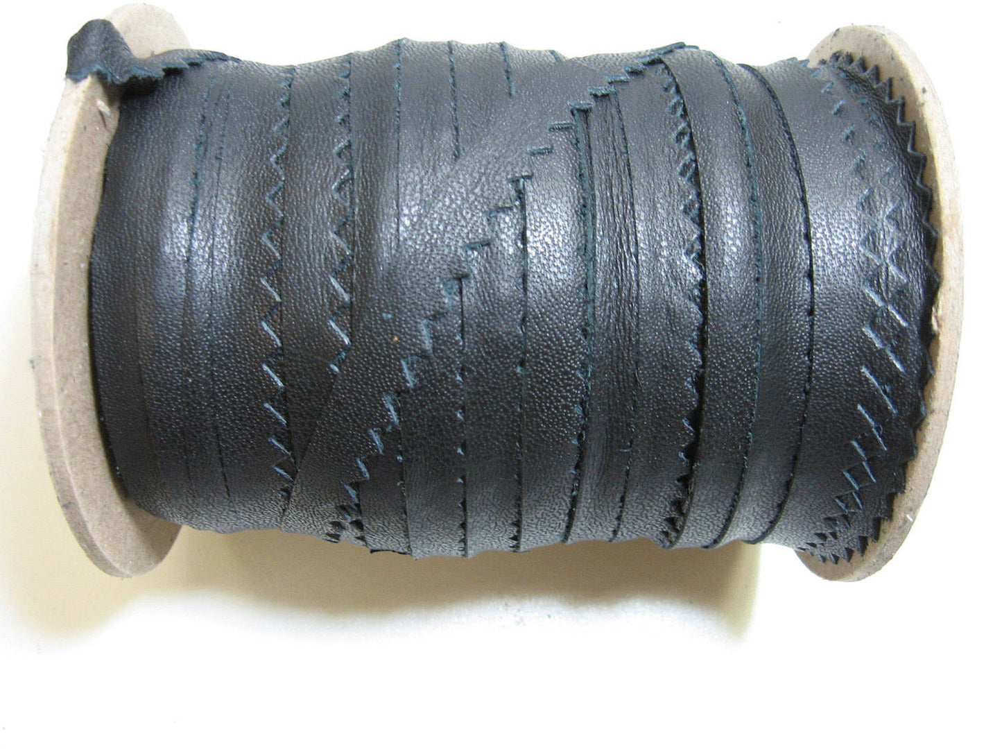 CLEARANCE!!!! 3/4" Pinked Edge Binding Trim in Black 1500 (6 YDS) 3731XD9