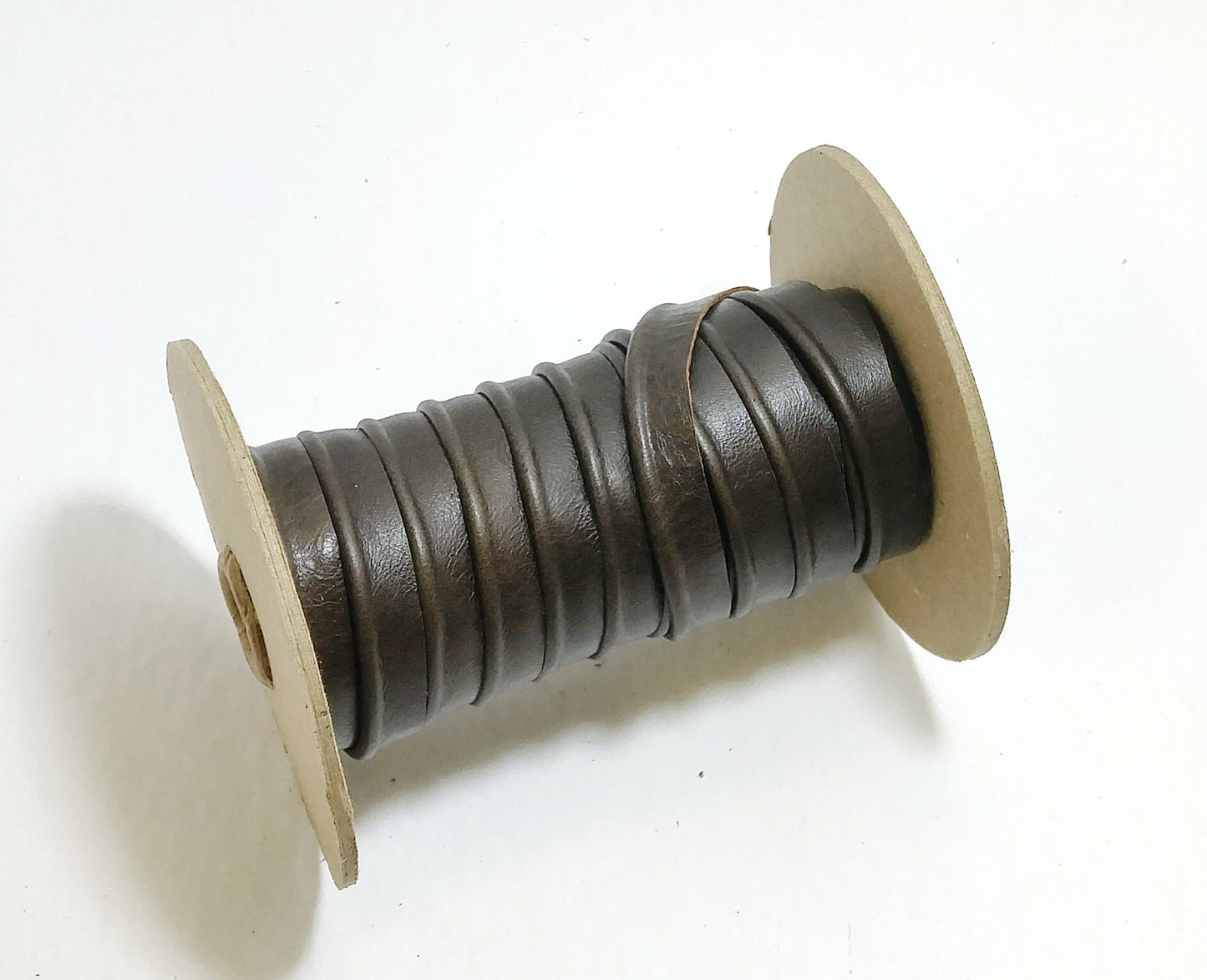 1/2" Cowhide Cord Piping in New Vermont Brown Cowhide (7.75 yds) 3277XDB