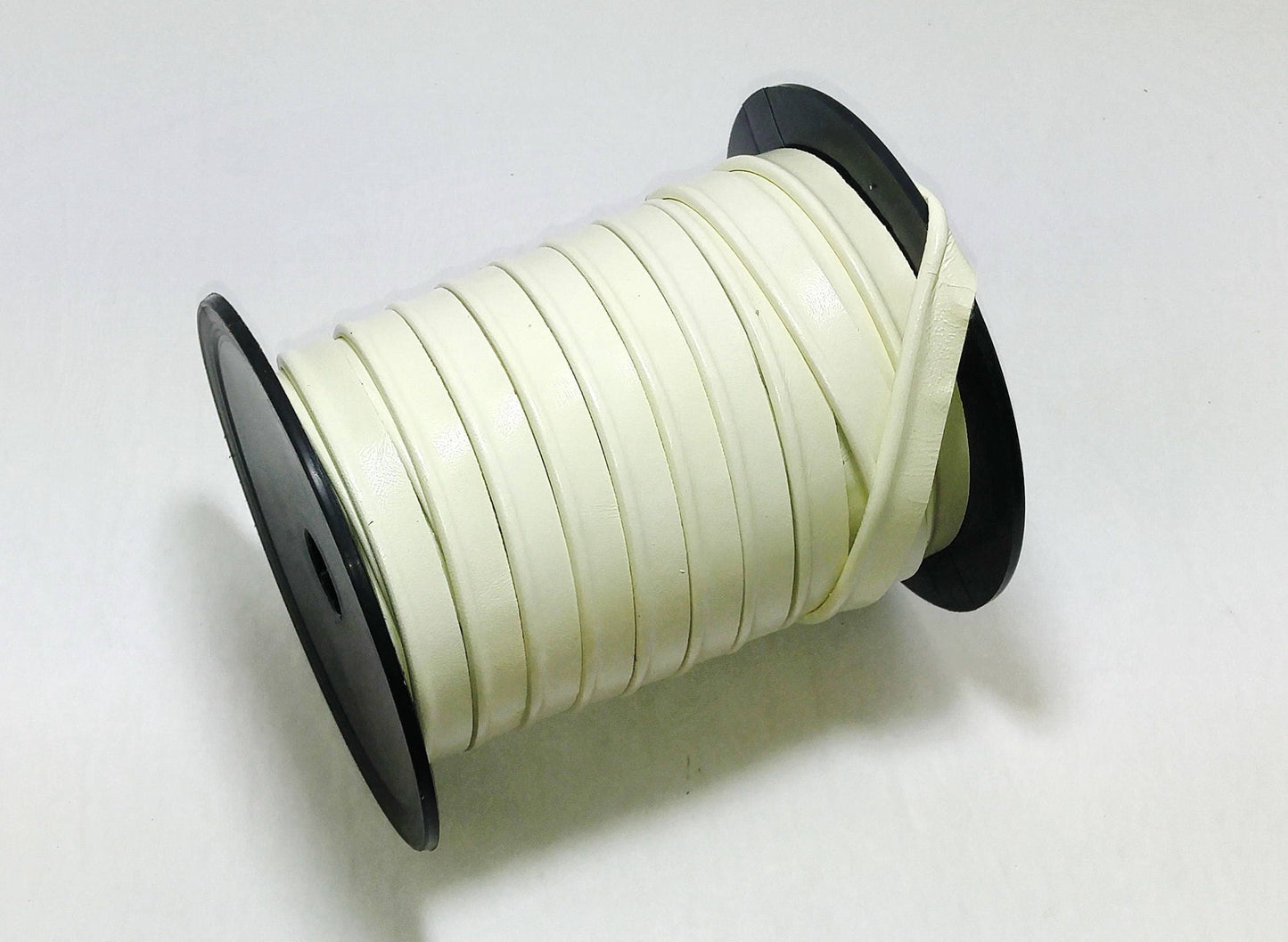 1/2" Cowhide Leather Cord Piping in Cream (2 yds) 3277XD6