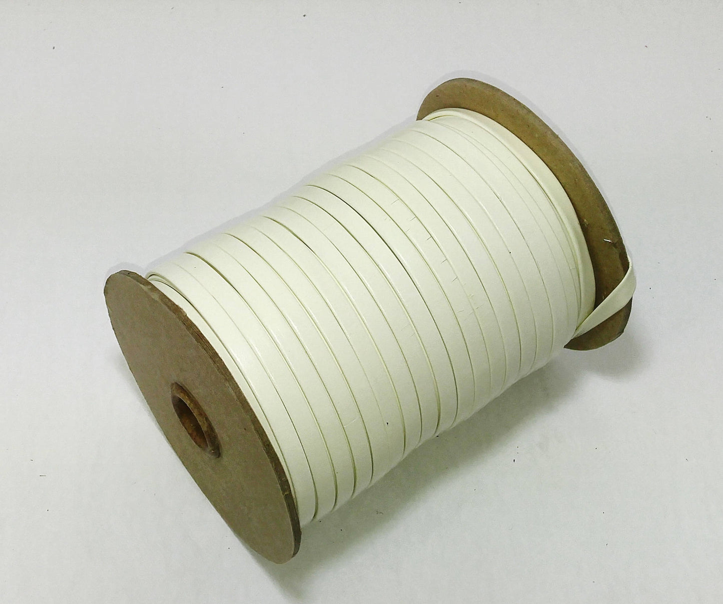 DISCOUNT 1/4" Double-folded Cream Semi Lustre Cowhide Leather Lacing (5 yds) 0250BC6 10% OFF DAMAGED