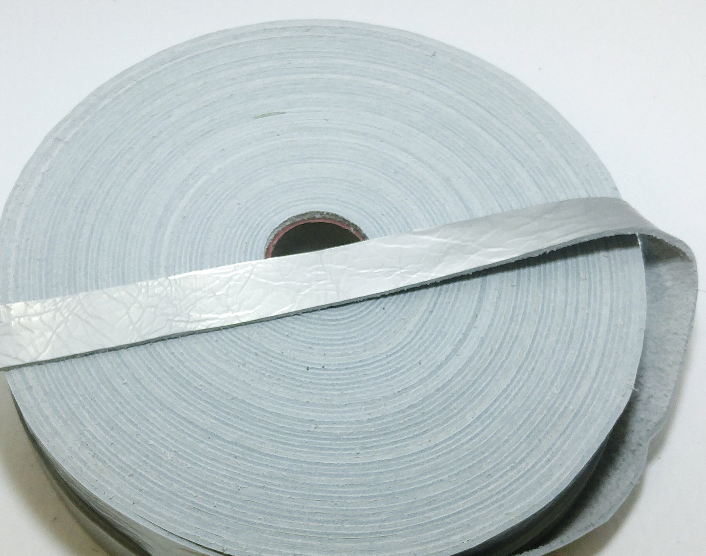 1" Flat, Cowhide Leather Strap in Issy Metallic Silver Crush (5 YDS) - 1000NCD