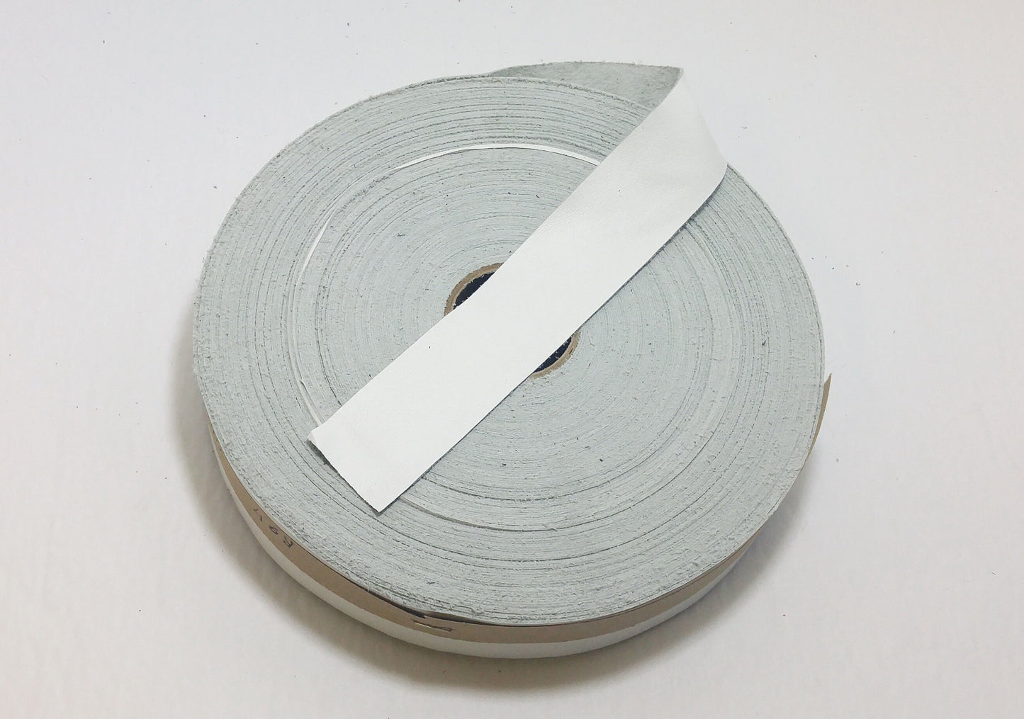 1" Flat, Cowhide Leather Binding, in White Duquesa (3 YDS) 1000FDB trim tape; edge binding; leather tape Thickness .035"