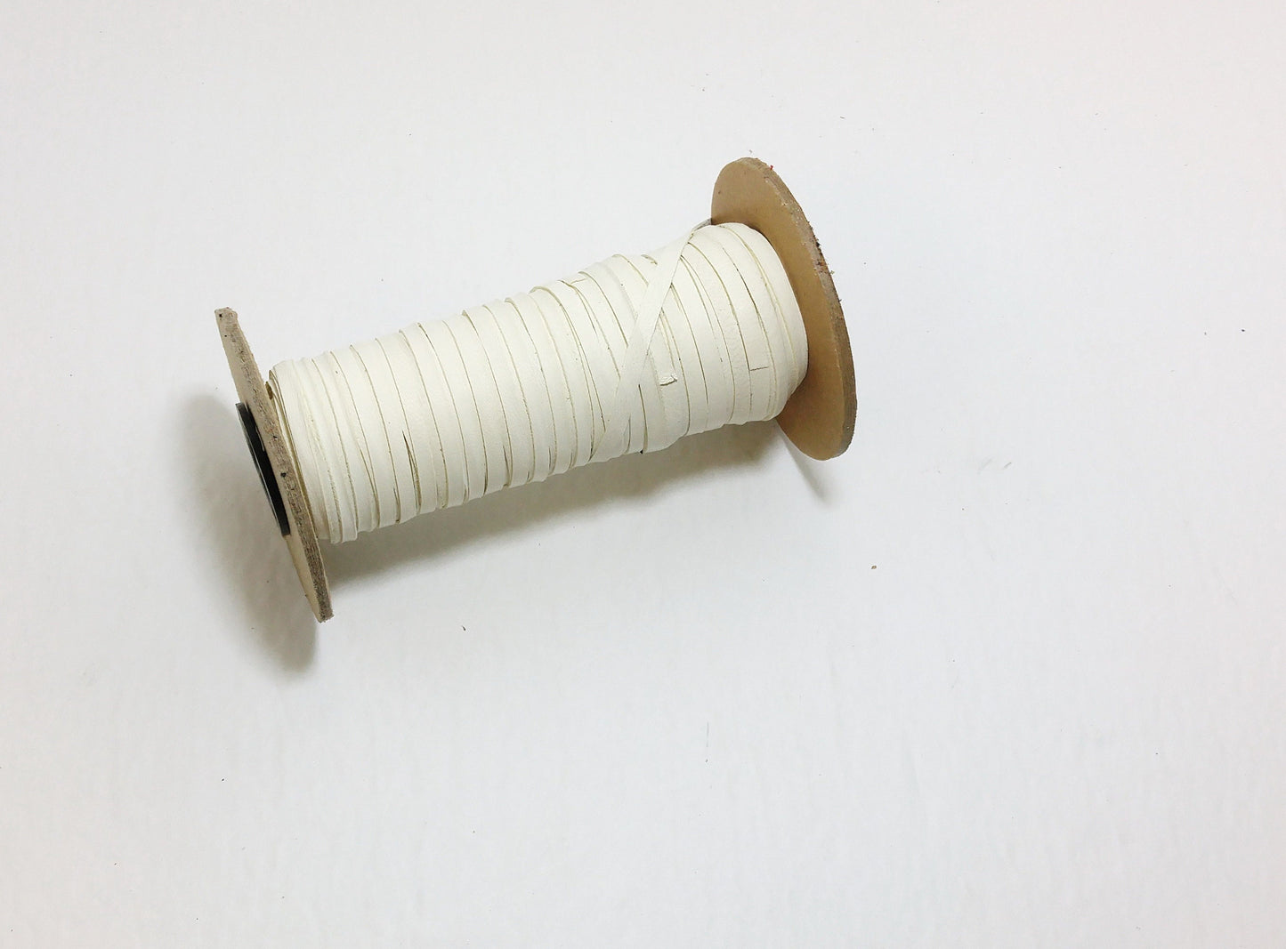 3/16" Flat, Lamb Leather Lacing in Matte Bone (10 YDS) 0187NLA off white