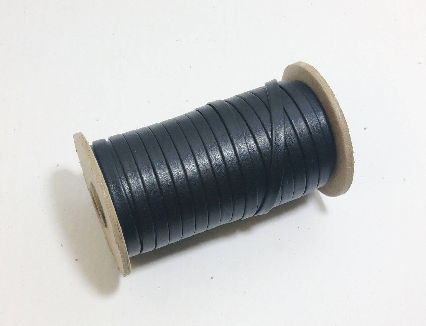 1/8" Polyurethane Faux Leather Stripping in Black 010 Koram (10 yds) 0125BUKNC