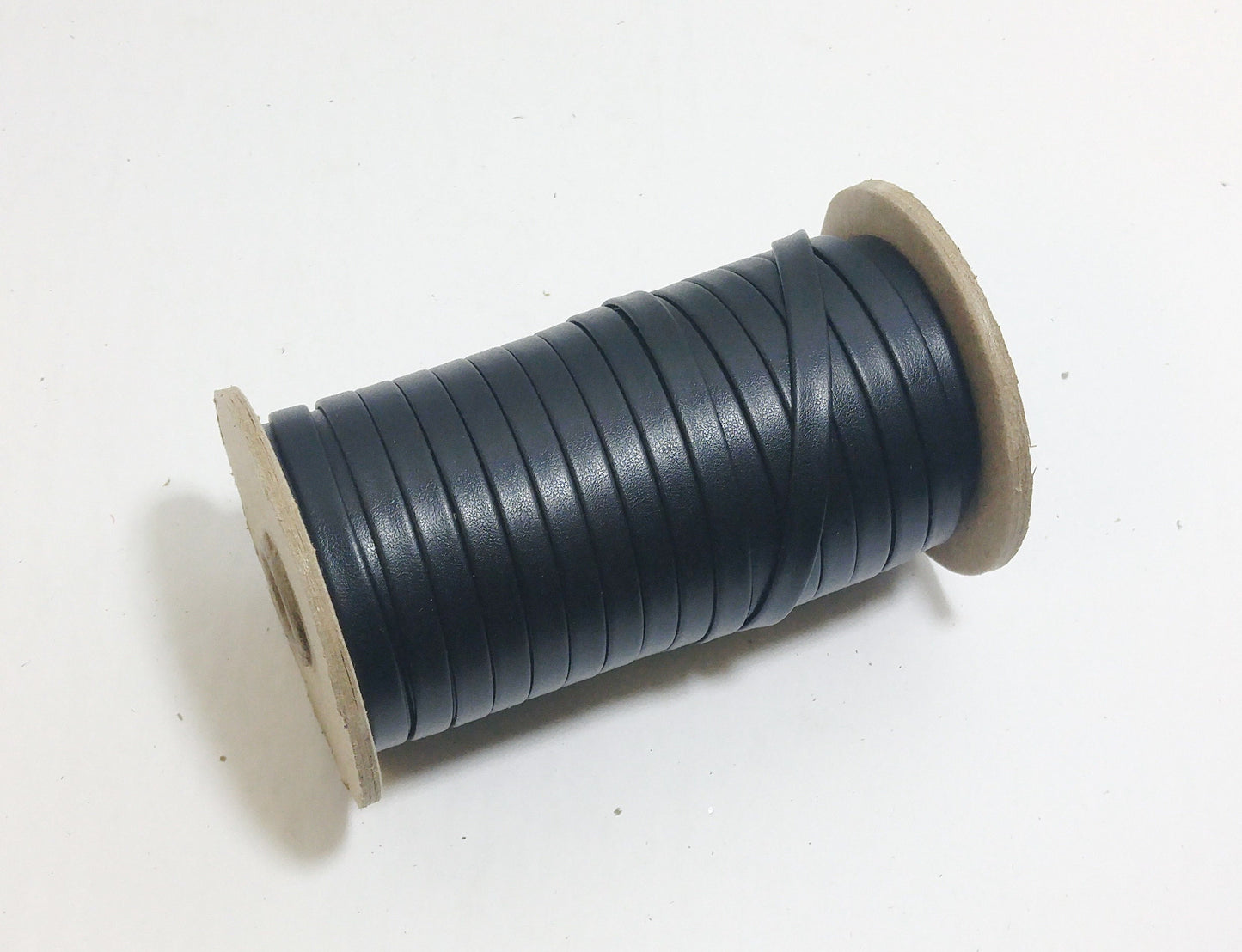 5/32" Polyurethane Faux Leather Stripping in Black 010 Koram Nappa Calf (10 yds) 0156BUKNC