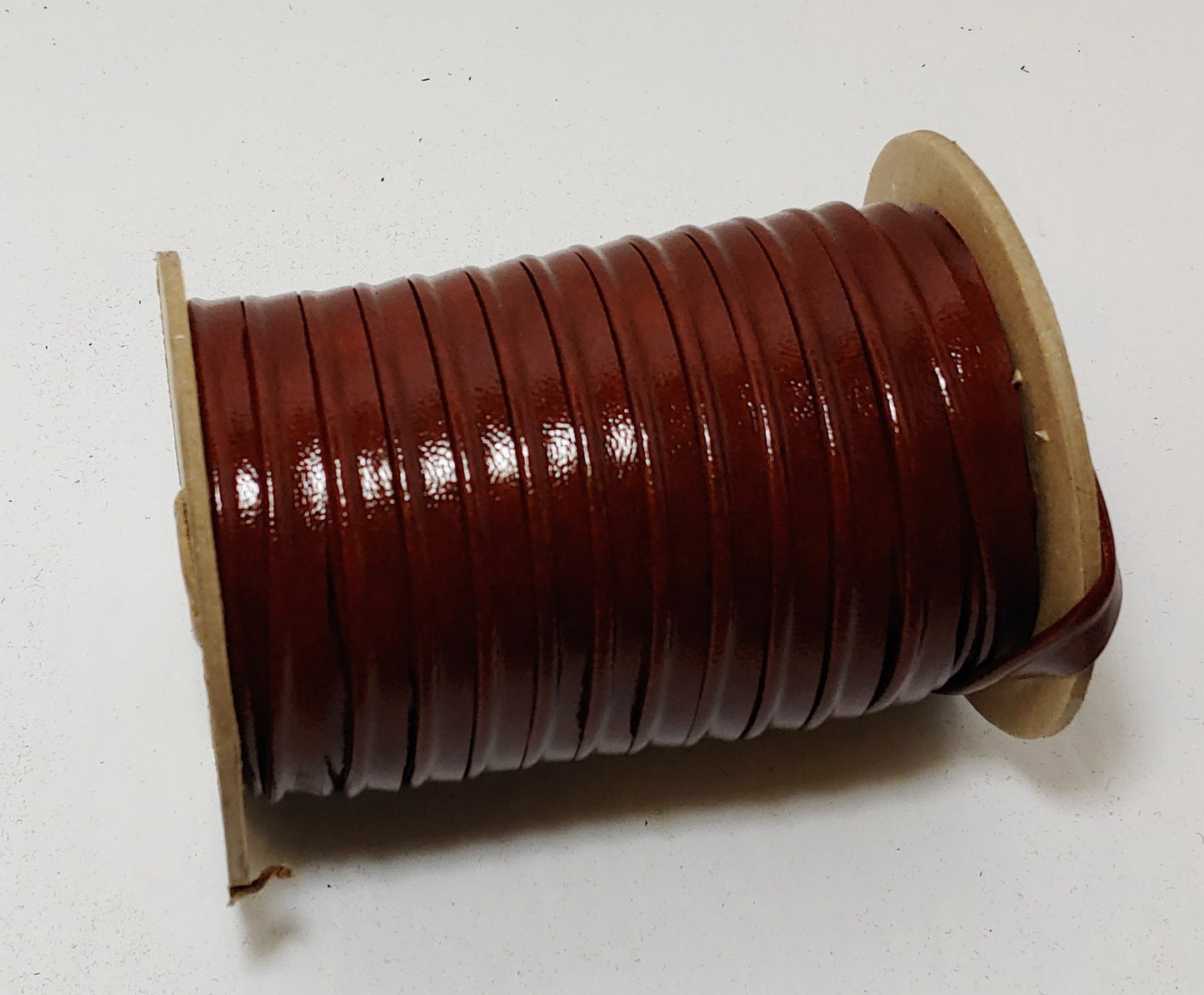 Mahogany Patent Bias Vinyl Polyurethane Leatherette Cord Piping 5/16" (11 yds) 2095XVBV