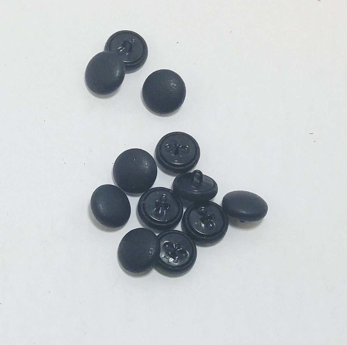 12 x 20 Line Loop Back Leather Covered Buttons in Black Cowhide 1/2" or 13mm
