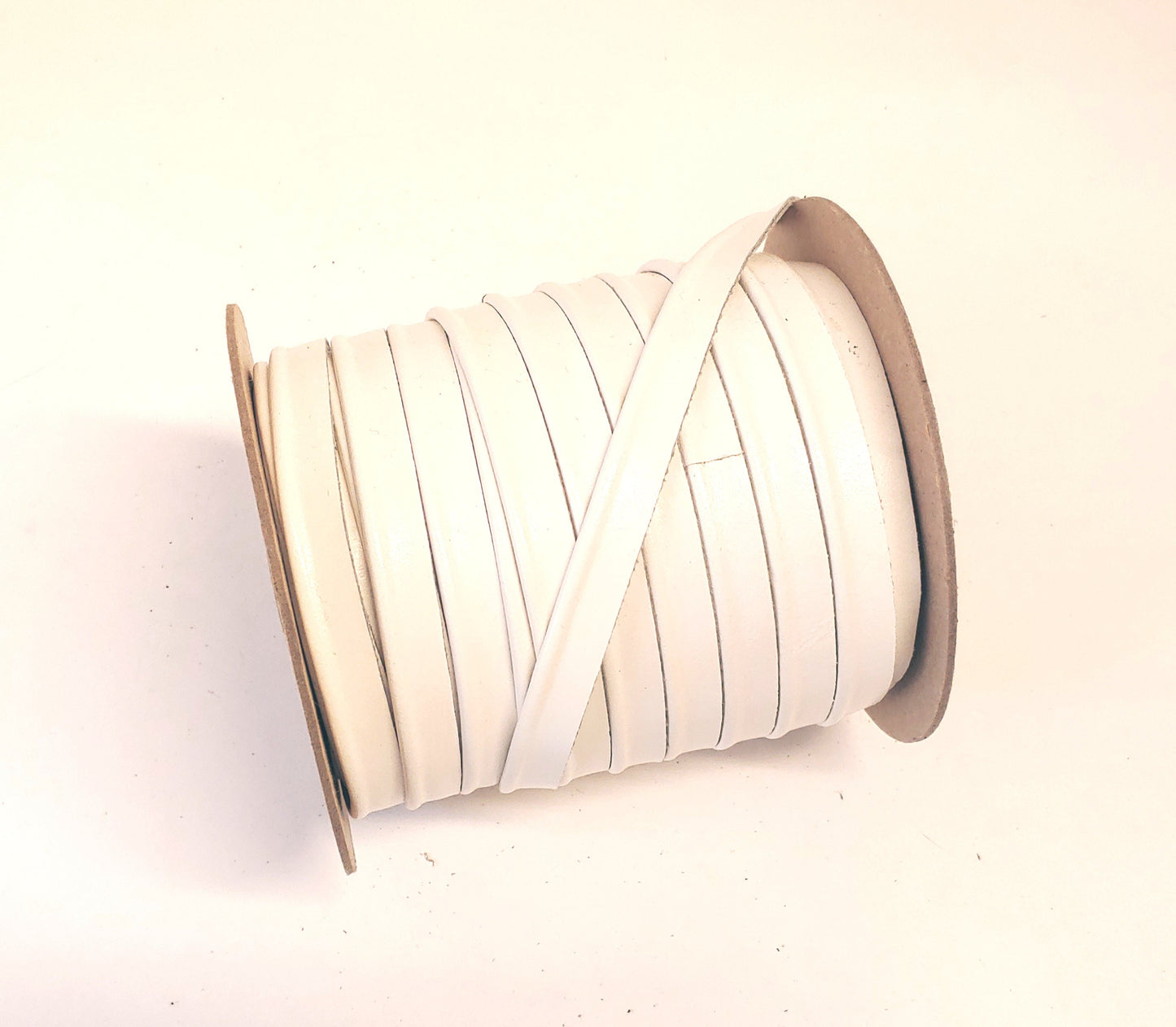 1/2" Cord Piping, Cowhide Leather in Semi Lustre (3 YDS) 3277XD8