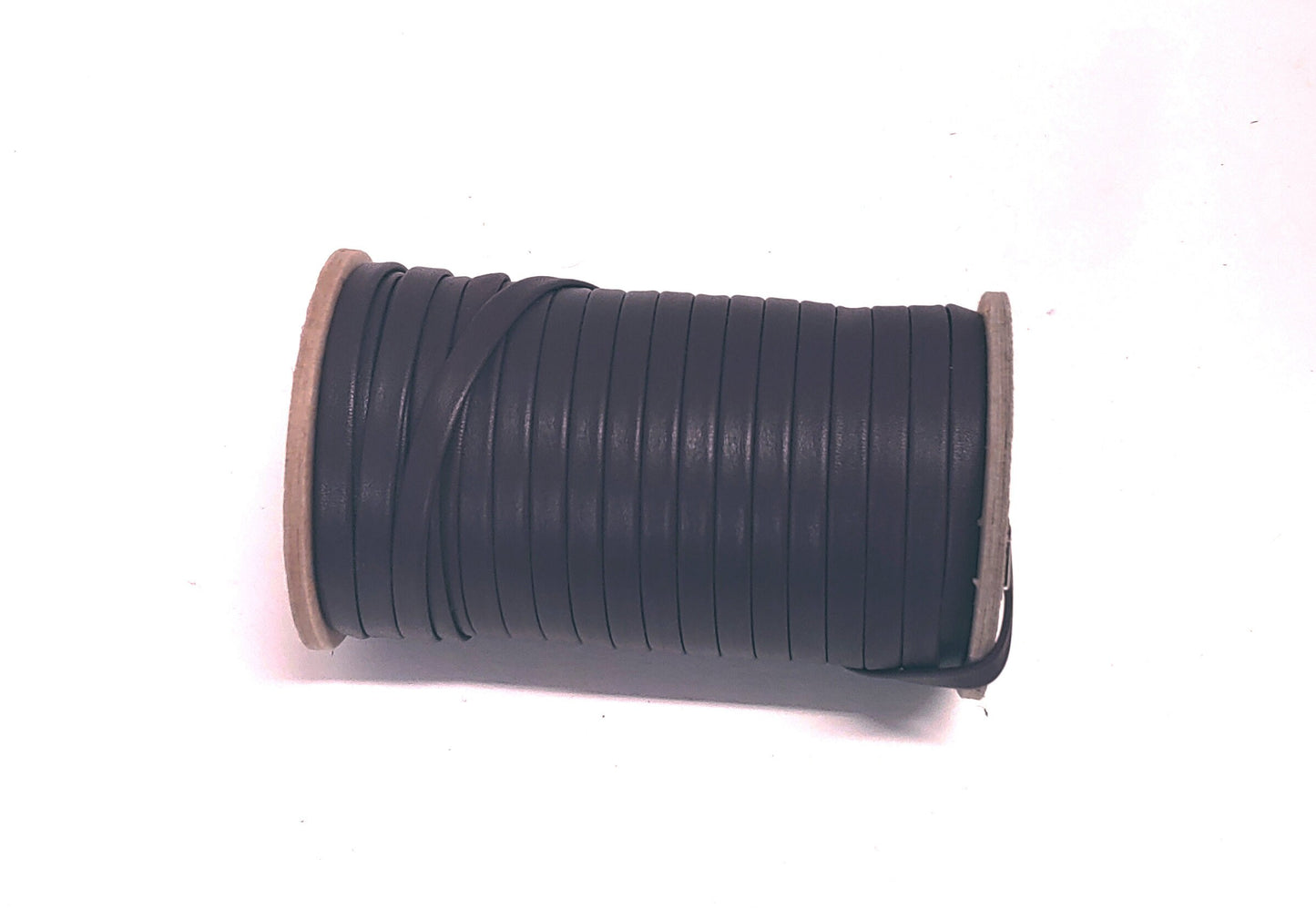 1/4" Double Folded Cowhide Leather Lacing in Veluto Burgundy (5 yds) 0250BDB without reinforcement; soft, supple, smooth finish