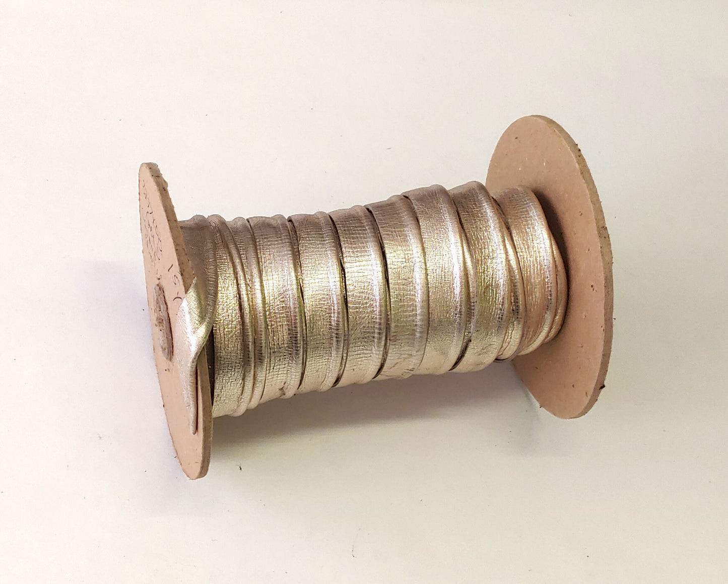 1/2" Cord Piping, Cowhide Leather in Metallic Gold Iguana Print (3 YDS) 3277XDB