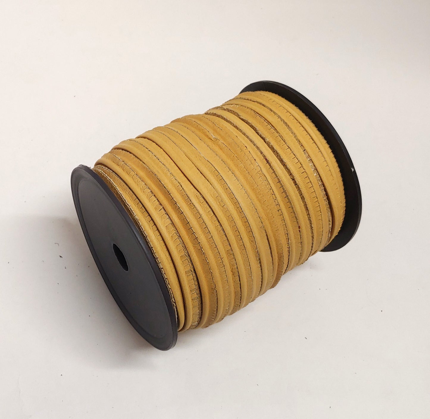Deertan Honey Slashed Cowhide Leather Cord Piping 5/16" (3 yds) 2095XDB