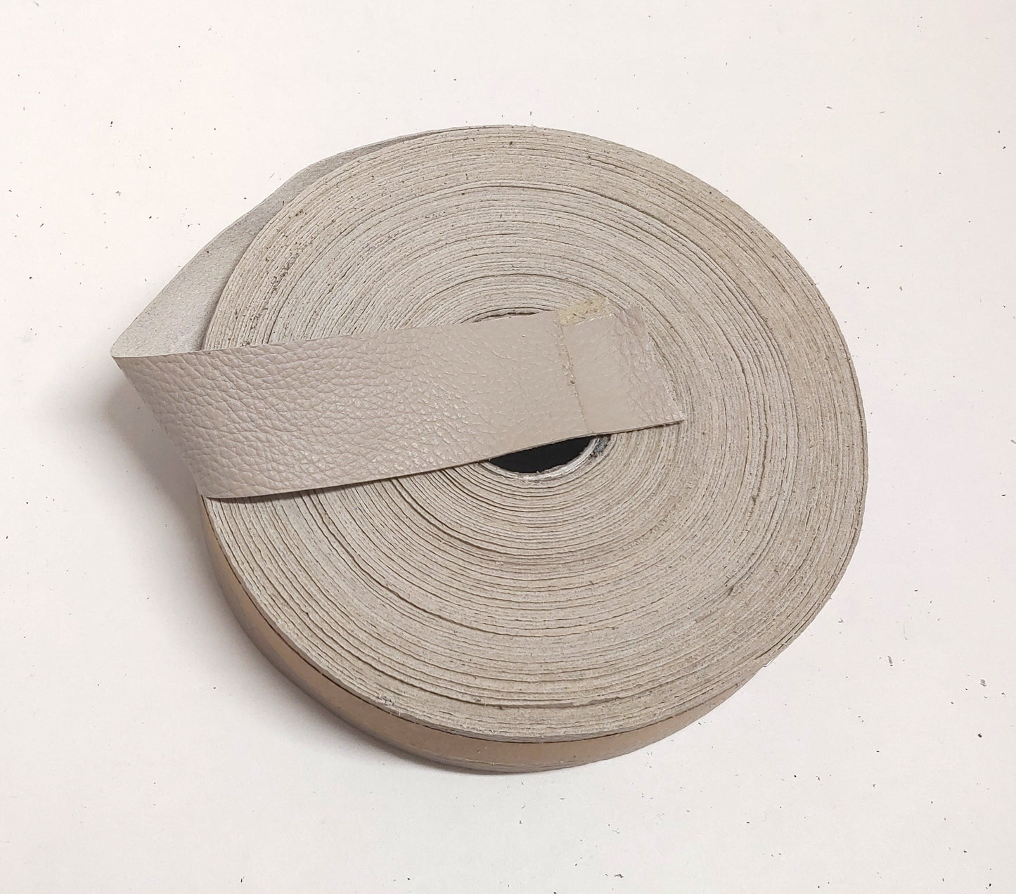 1-1/2" Flat, Cowhide Leather Edge Binding in Taupe UPL (2 YDS) 1500FDE