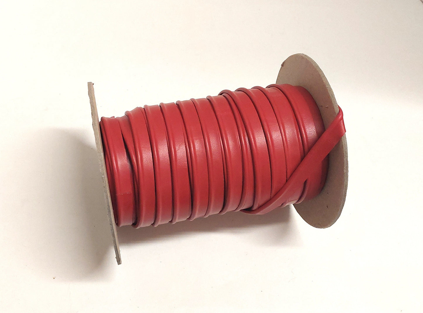 1/2" Cowhide Cord Piping in Red (3 yds) 3277XD9