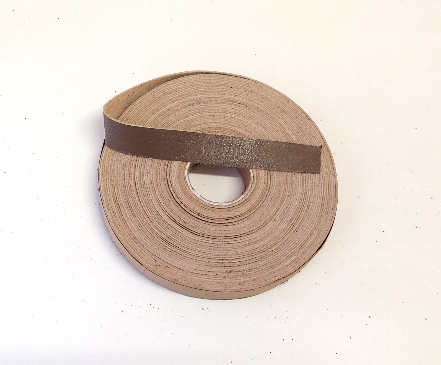 3/4" Flat, Cowhide Leather Binding in Light Brown (5 YDS) 0750NDB trim tape; edge binding; leather tape