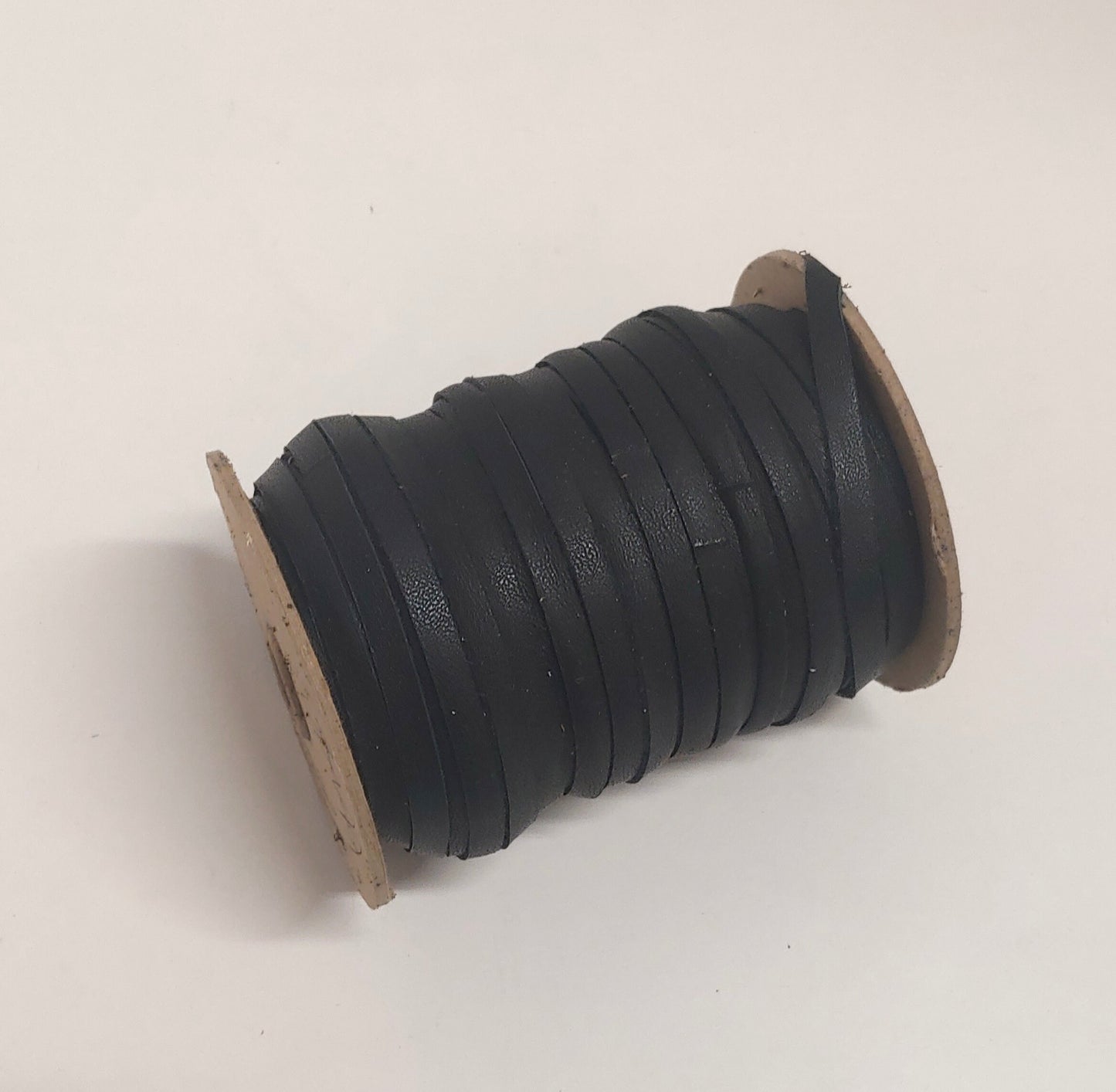 5/16" Flat, Cowhide Leather Lacing in Black Duquessa (10 YDS) 0312NDB