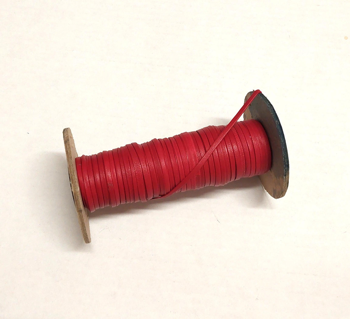 1/8" Double Folded Cowhide Leather Lacing in Red Lamb Touch BREAKS (5 yds) 0125BDB