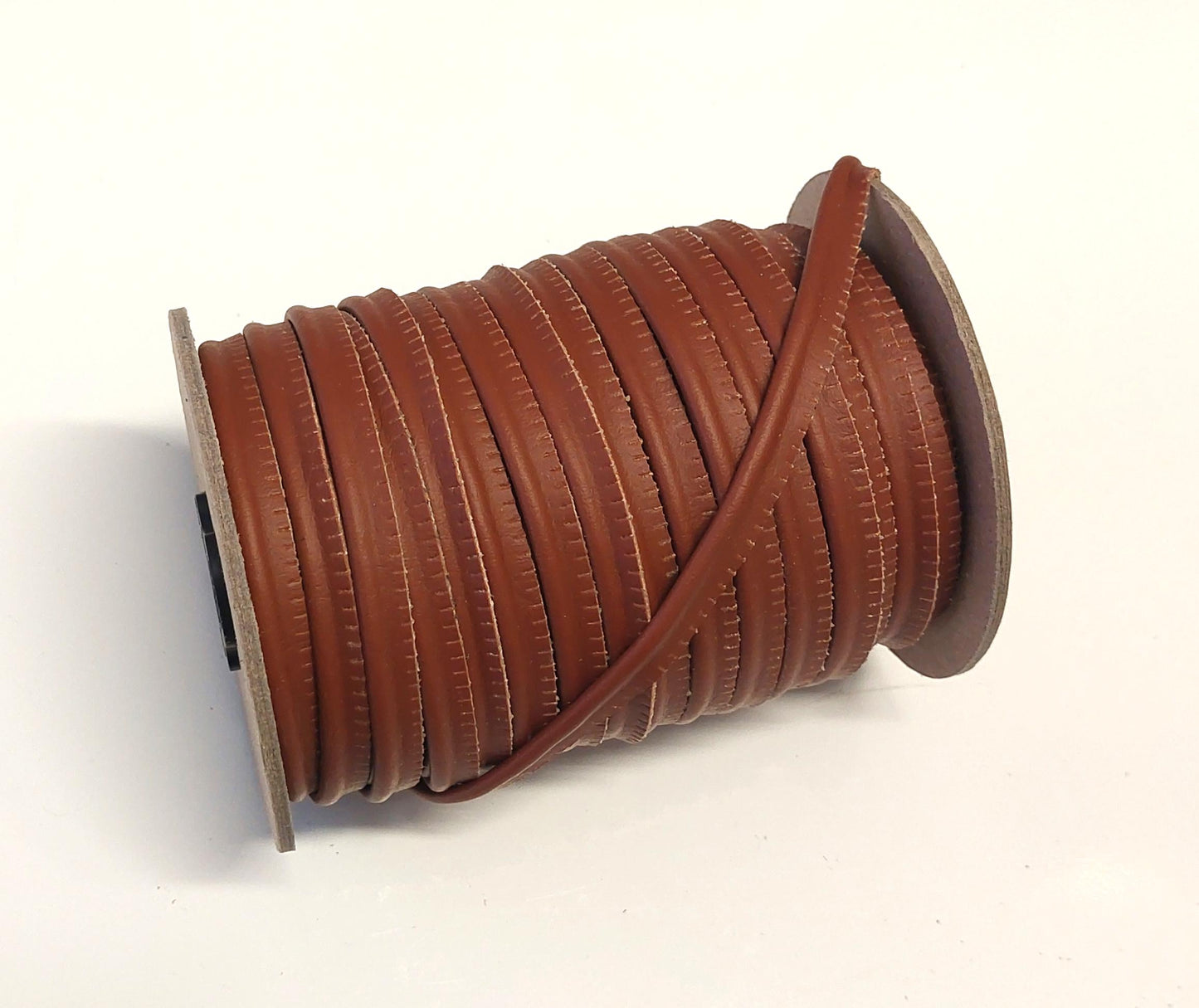 5/16 Wide Vinyl Piping in Daytona Saddle (5 yds) 2095XVDAY