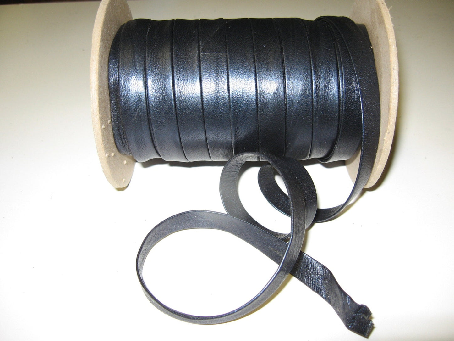 1/2" Double-folded Lambskin Stripping in Navy Lustre (5 yds) SM0500BL