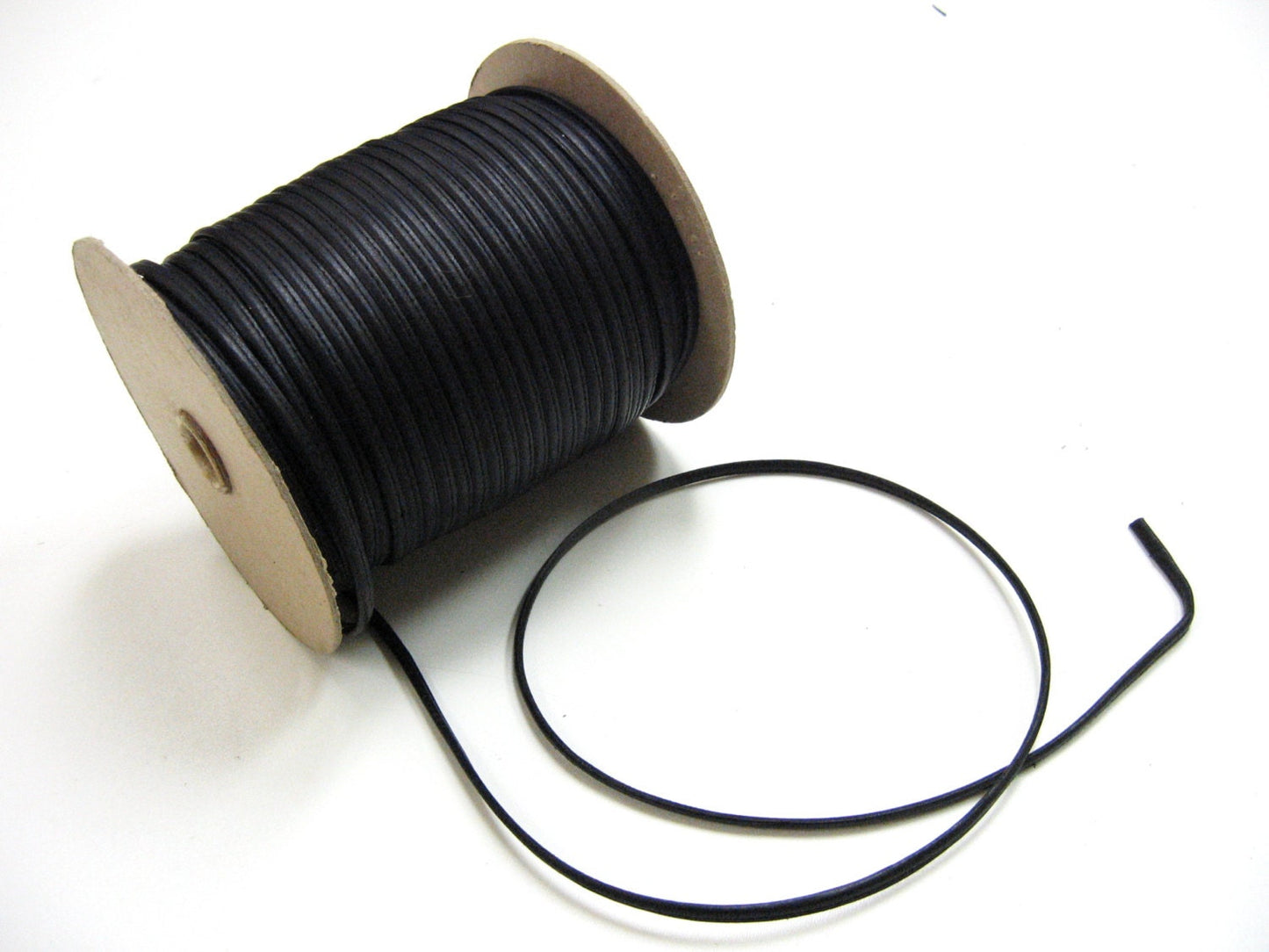 Cowhide Leather Round Cord 5/32" in Black (5 yds) SM3214XD