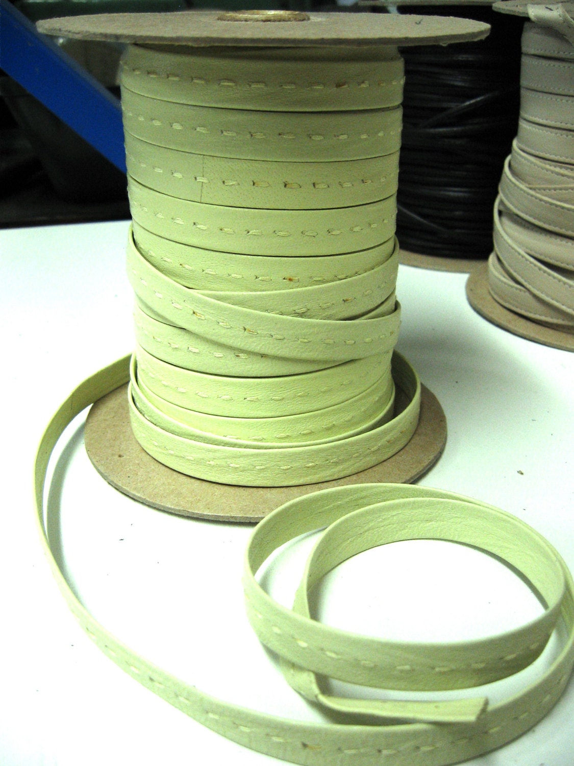1/2" Double-folded Lambskin Stripping in Lime with Lime Stitch (5 yds) SM3399XL