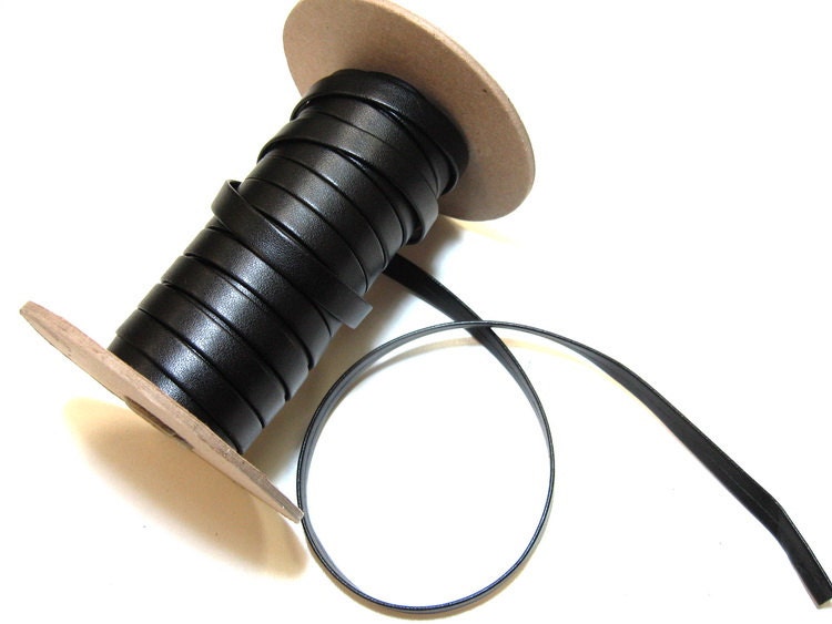 3/8" Record Roma Leatherette Stripping in Black (10 yds) 0375BURR