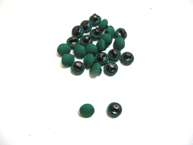 14 Line Fabric Covered Hopper Back Buttons in Green 25PC.