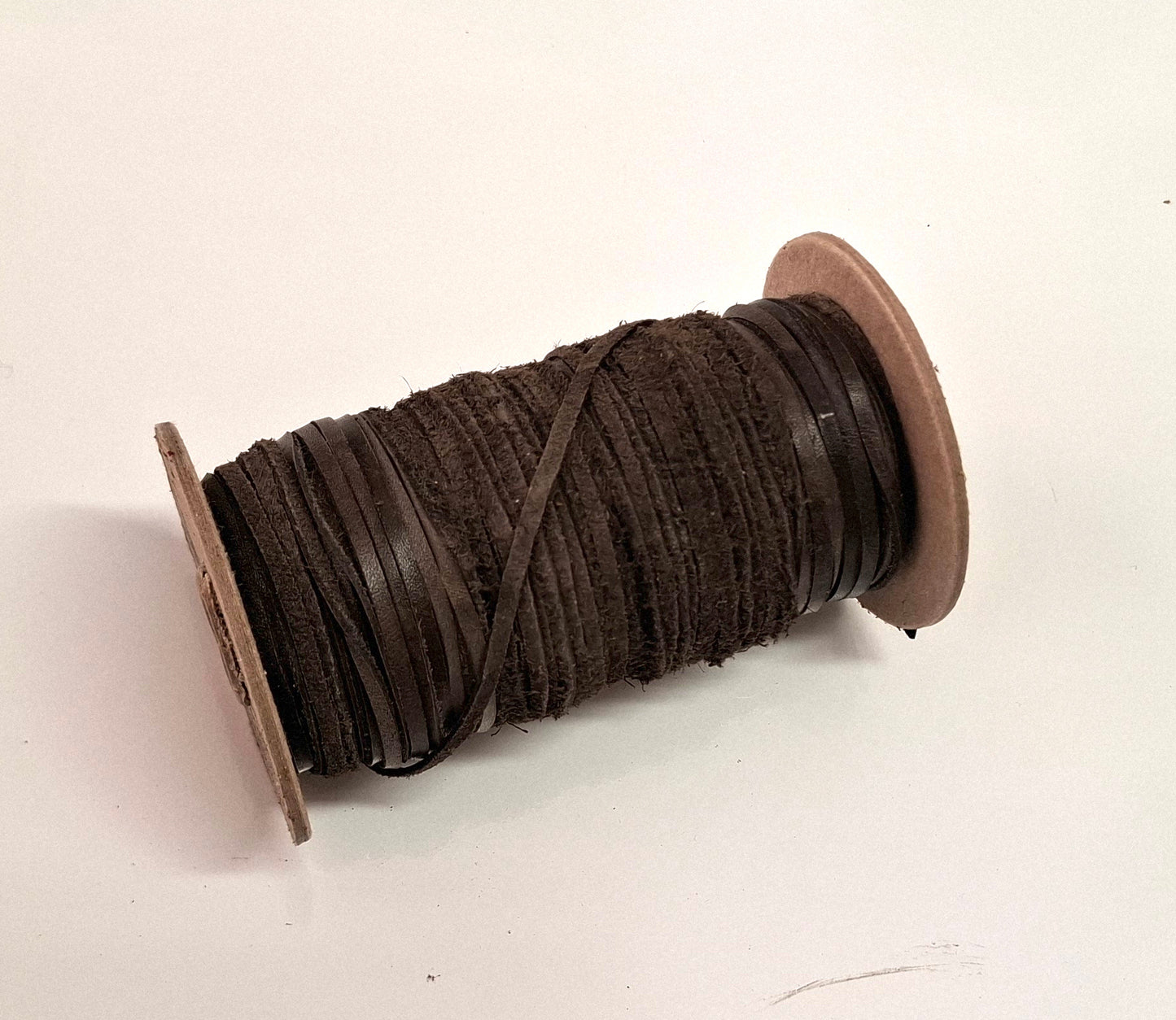 1/8" Flat Cowhide Leather Lacing in Dark Brown Glossy (10 yds) 0125NCE
