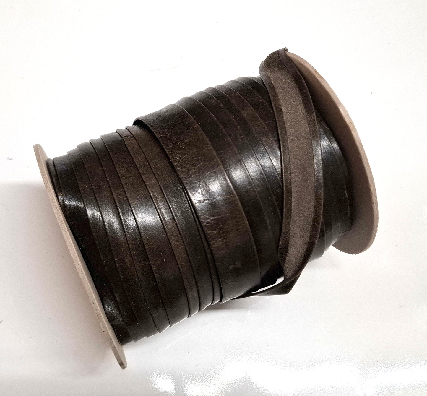 1" Open Fold Genuine Leather Binding in Dk brown glossy (2 yards) 3069XCE