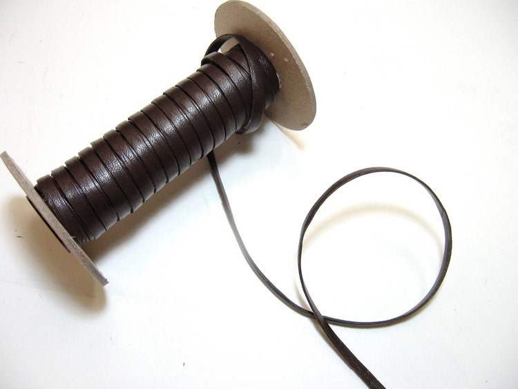1/4" Side Folded, Reinforced, Lamb Leather Lacing in Milk Chocolate Brown (4 YDS) 3232XL6 *card*