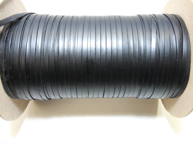 Leatherette 3/16" double folded (10 yds) 0187BU Black grain print