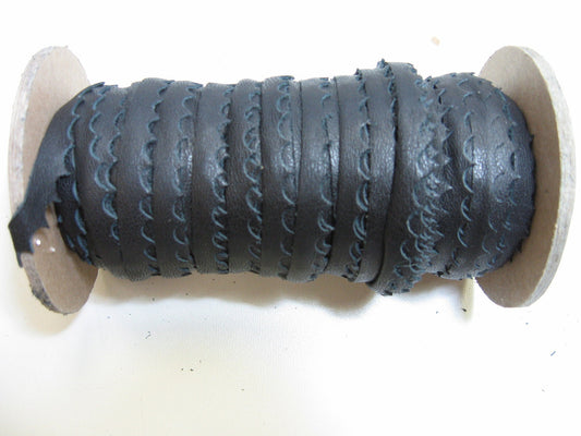 CLEARANCE!!!!   1/4" Inversed Scallop Trim in Black 1500 (5 YDS) 3714XD8