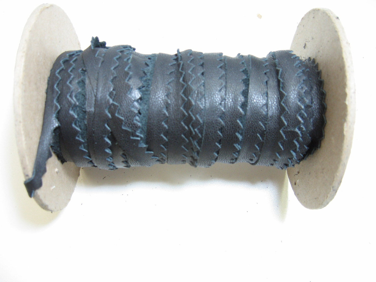 CLEARANCE!!!!   1/4" Pinked Edge Binding Trim in Black 1500 (5 YDS) 3716XD8