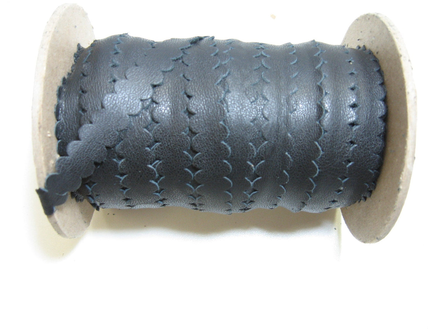 CLEARANCE!!!!   1/2" Top Stitch Scalloped Trim Tape "Ric-Rack" in Black 1500 (5 YDS) 3713XD8