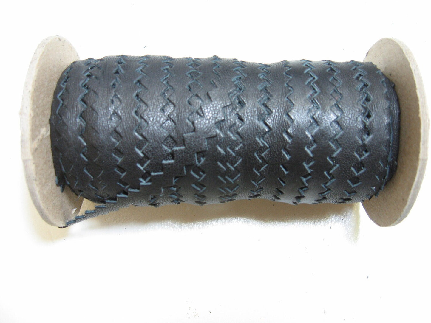 CLEARANCE!!!!   1/2" Top Stitch Pinked Decorative Trim Tape "Ric-Rack" in Black 1500 (5 YDS) 3717XD8