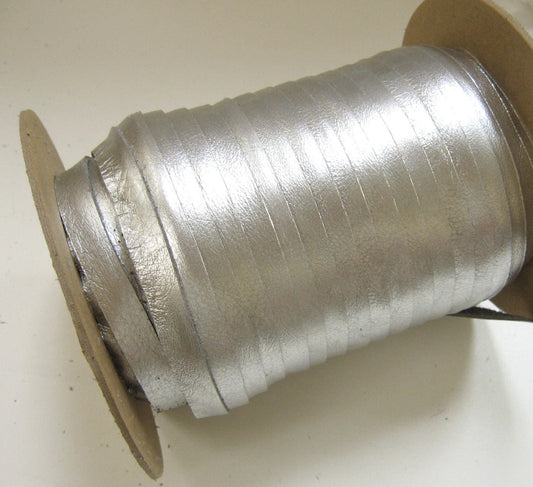 1/2" Flat Cowhide Lacing in Silver Metallic (5YDS) 0500NCA