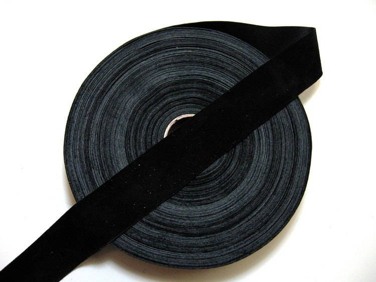 1 1/2" Flat, Split Pig Suede Binding in Black (2 YDS) 1500NP4 trim tape; edge binding; leather tape