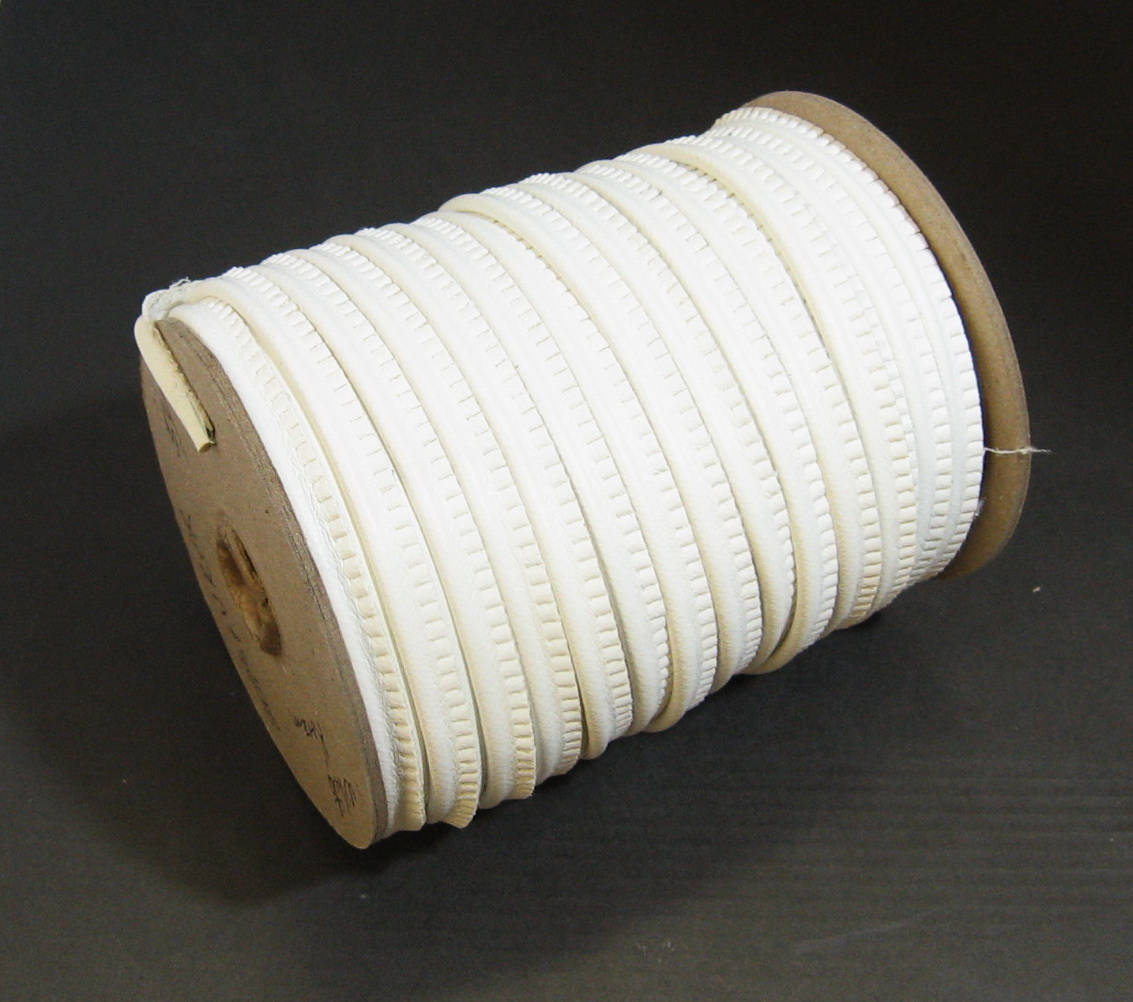 White Koram Leatherette Cord Piping 5/16" (5 yds) 2095XUKOR