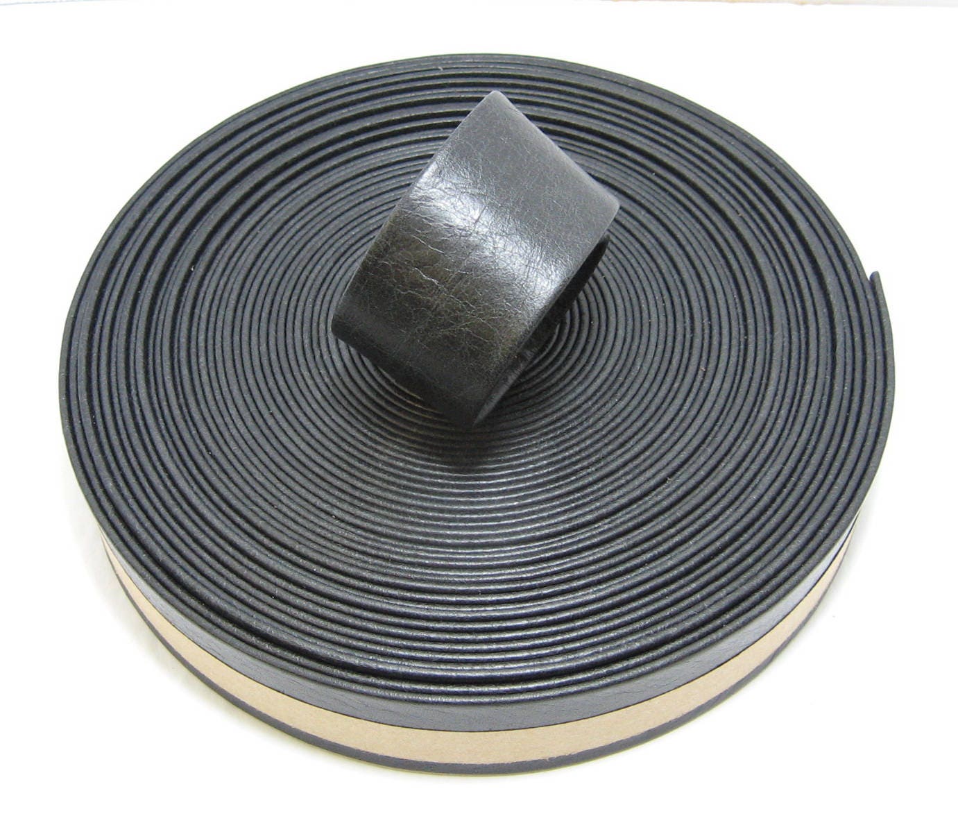 1 1/2" Folded & Reinforced, Cowhide Leather Strap in Vermont Black (1 yd) 1500RDB