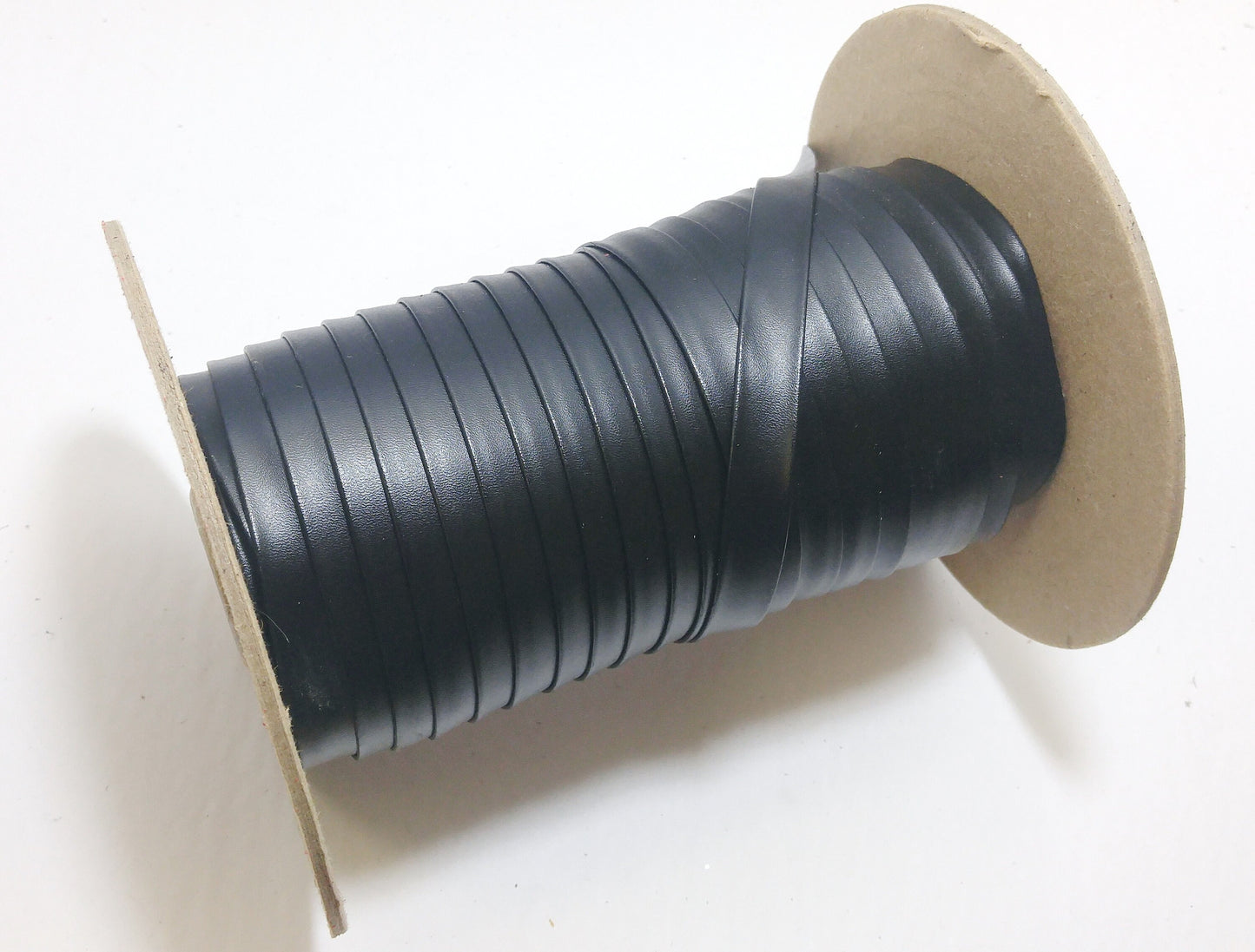 5/16", 3/8", 1/2" Leatherette Lacing in #105 Black Calf Vinyl (10 yds) 0312BVBV 0375BVBV 0500BVBV